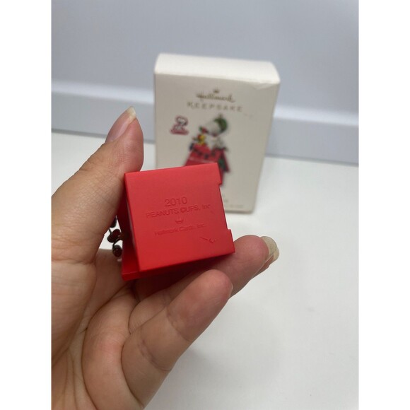 2010 Peanuts Gang “A Pair of Aces” Snoopy & Woodstock Hallmark Ornament - Picture 5 of 9